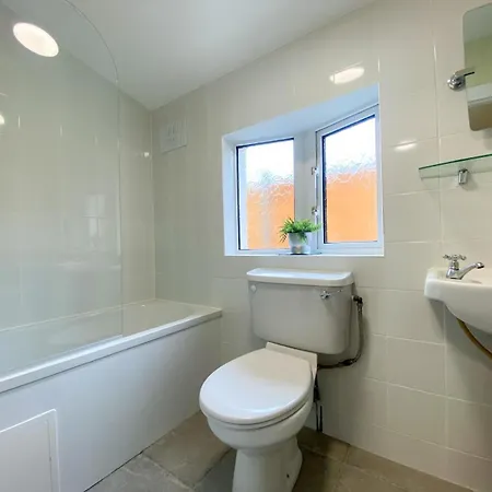 Housing For Workers - Sleeps 6 Apartment Naas