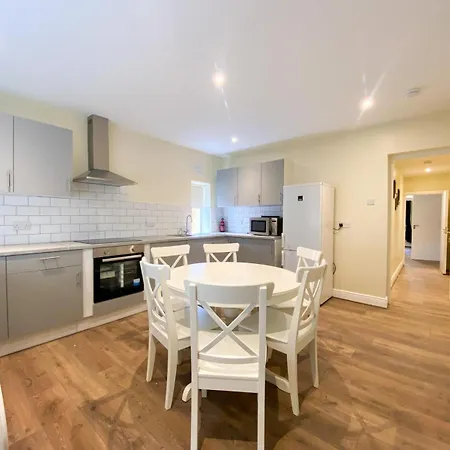 Apartment Housing For Workers - Sleeps 6 Naas