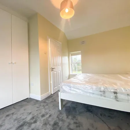 Housing For Workers - Sleeps 6 アパート