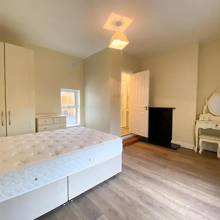 Housing For Workers - Sleeps 6 아파트 *