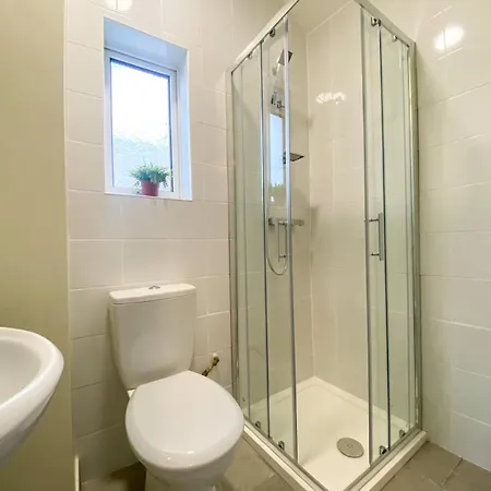 Housing For Workers - Sleeps 6