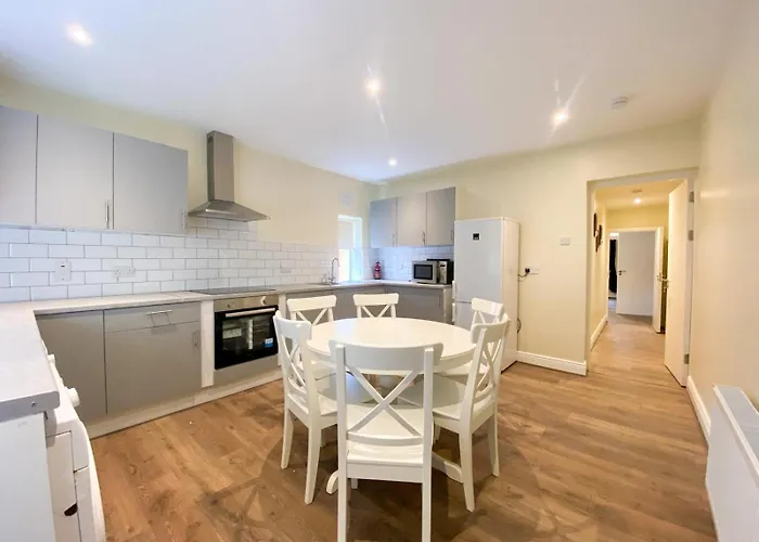 Housing For Workers - Sleeps 6 * Нейс