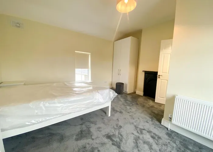 Апартаменты Housing For Workers - Sleeps 6 *