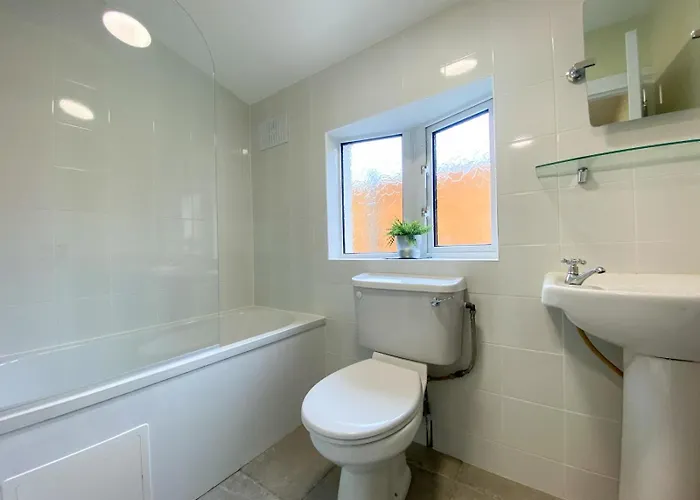 Housing For Workers - Sleeps 6 Нейс